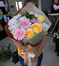 Букет цветов из:  Герберы, Розы и Хризантемы в Подколодновке