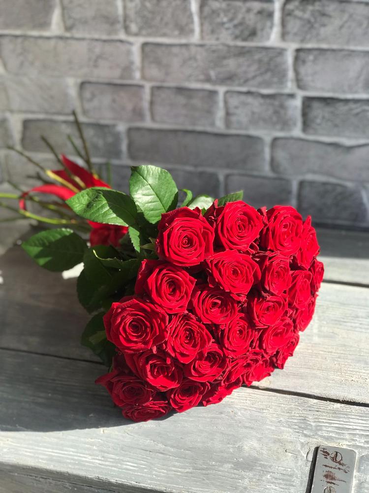 Букет Красные розы Фридом в Подколодновке