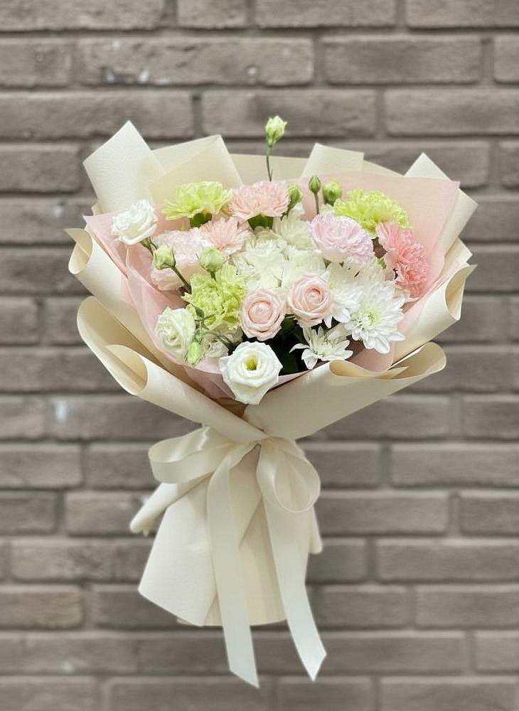 Букет цветов из: Гвоздики, Розы, Лизиантусы и Хризантемы в Подколодновке