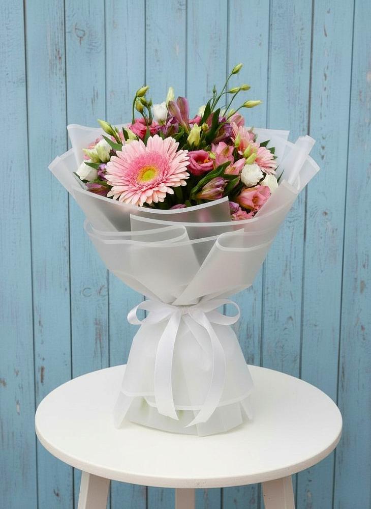 Букет цветов из: Герберы, Альстромерии и Лизиантусы в Подколодновке