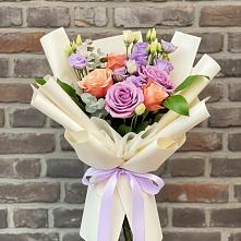 Букет цветов из:  Лизиантусы и Розы в Подколодновке