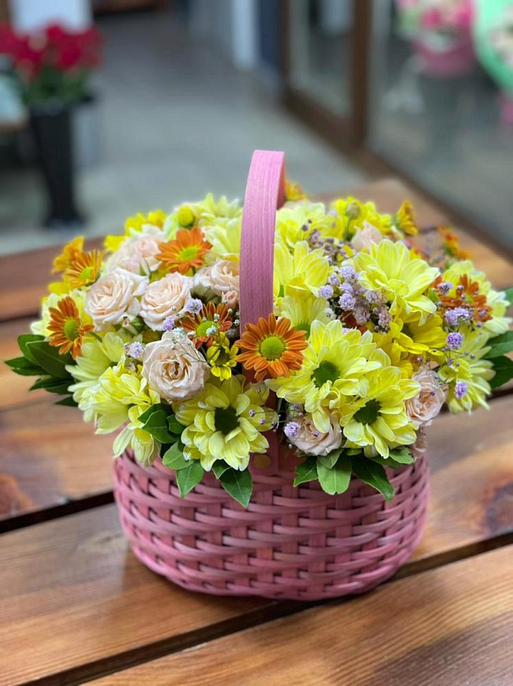 Цветочная композиция из Хризантемы и Розы в корзине в Подколодновке