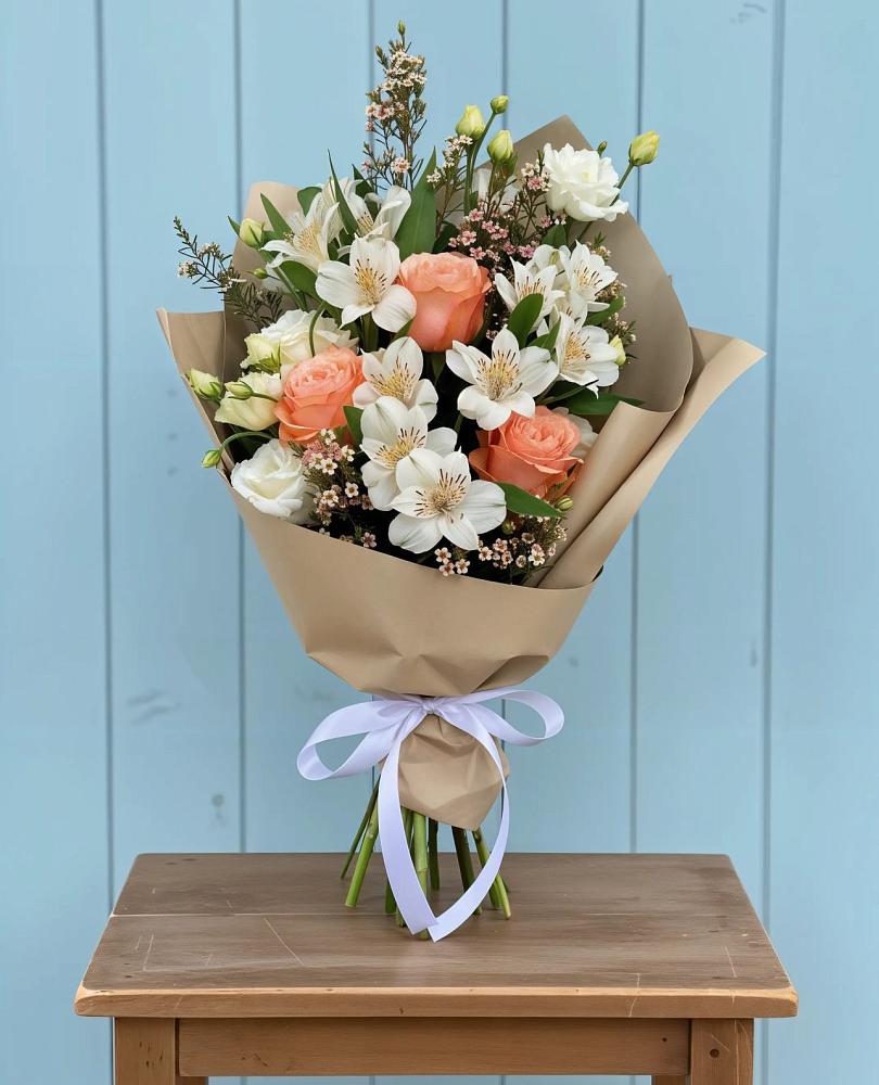 Букет цветов из: Альстромерии, Лизиантусы, Розы и Хризантемы в Подколодновке